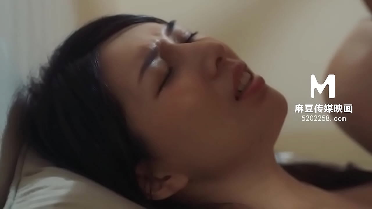 Lần đầu loạn luân với chị gái Lần đầu loạn luân với chị gái
